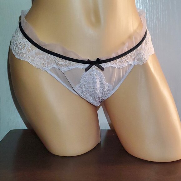 Victoria's Secret Panties. New with Tags Size Medium. - Picture 1 of 5
